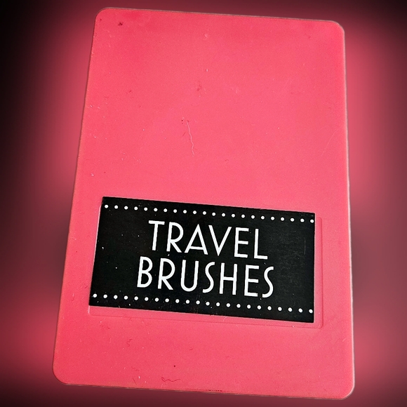NWT COMPACT TRAVEL MAKEUP BRUSH SET: 3 BRUSHES + HARD SHELL CASE! - Picture 5 of 7